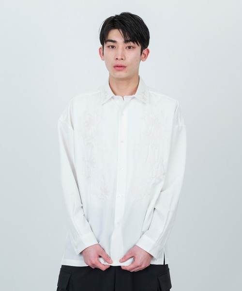 JUNRED（ジュンレッド）の「【 イージーケア 】レトロフラワーデコレギュラーカラーシャツ（シャツ/ブラウス・メンズ・ホワイト/ブラック/ブルー/ホワイト系その他・M/L/S）」の10枚目の写真