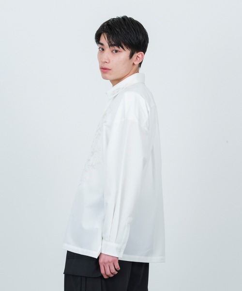 JUNRED（ジュンレッド）の「【 イージーケア 】レトロフラワーデコレギュラーカラーシャツ（シャツ/ブラウス・メンズ・ホワイト/ブラック/ブルー/ホワイト系その他・M/L/S）」の11枚目の写真