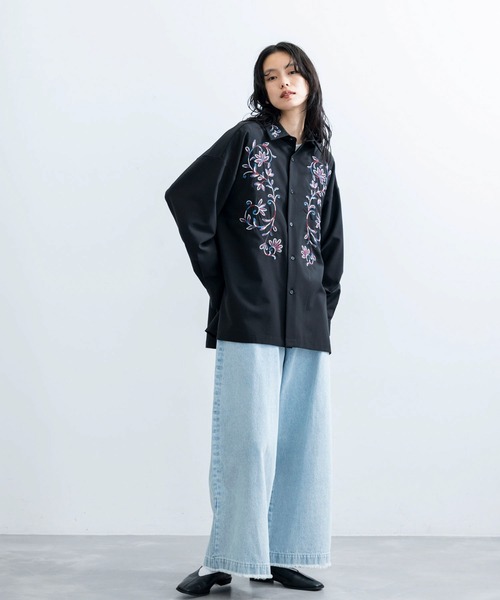 JUNRED（ジュンレッド）の「【 イージーケア 】レトロフラワーデコレギュラーカラーシャツ（シャツ/ブラウス・メンズ・ホワイト/ブラック/ブルー/ホワイト系その他・M/L/S）」の17枚目の写真