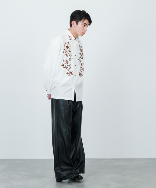 JUNRED（ジュンレッド）の「【 イージーケア 】レトロフラワーデコレギュラーカラーシャツ（シャツ/ブラウス・メンズ・ホワイト/ブラック/ブルー/ホワイト系その他・M/L/S）」の19枚目の写真