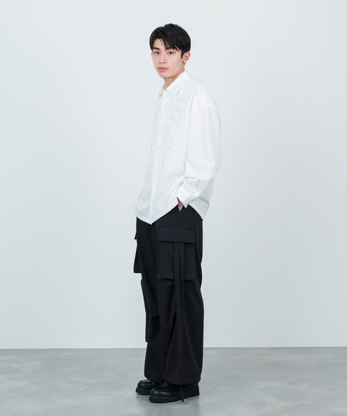 JUNRED（ジュンレッド）の「【 イージーケア 】レトロフラワーデコレギュラーカラーシャツ（シャツ/ブラウス・メンズ・ホワイト/ブラック/ブルー/ホワイト系その他・M/L/S）」の20枚目の写真