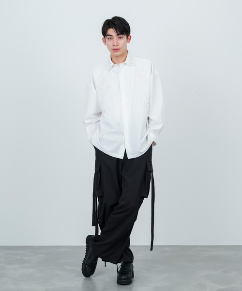 JUNRED（ジュンレッド）の「【 イージーケア 】レトロフラワーデコレギュラーカラーシャツ（シャツ/ブラウス・メンズ・ホワイト/ブラック/ブルー/ホワイト系その他・M/L/S）」の21枚目の写真