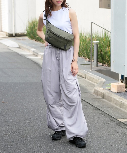 FORECAST(フォーキャスト)の「撥水加工で雨の日も安心【FORECAST】防水コーティング 2WAYウエストバッグ ボディバッグ ワンショルダー ウォータープルーフ 軽量 ミニマリスト 旅行 アウトドア ライブ フェス サブバッグ ミリタリー ユニセックス 9144(ボディバッグ/ウエストポーチ・メンズ・ブラック/オリーブ/ベージュ・FREE)」の12枚目の写真
