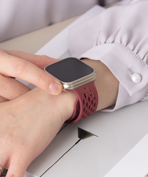 emonique(エモニーク)の「シリコン製 通気性良いメッシュ Apple Watch バンド スマートウォッチバンド【38/40/41/42/44/45/49mm対応】(デジタル腕時計・メンズ・イエロー/グレイッシュベージュ/ライトブルー/ライラック/ブラック/ネイビー/ミント/ターコイズブルー/グレー/ダークグリーン/ライトグレー/グリーン/ワインレッド/ピンク/レッド/ホワイト/パープル/オレンジ・42/38)」の17枚目の写真