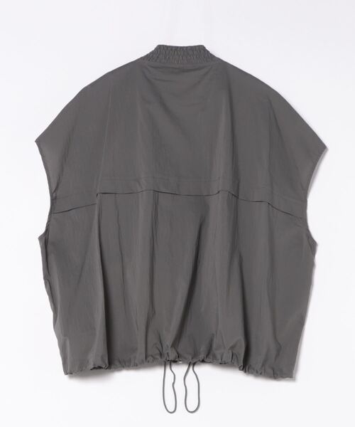 Munich（ミューニック）の「コットンナイロンタイプライタースリーブレスブルゾン（ブルゾン・レディース・ダークグレー/ホワイト/ベージュ・FREE）」の13枚目の写真