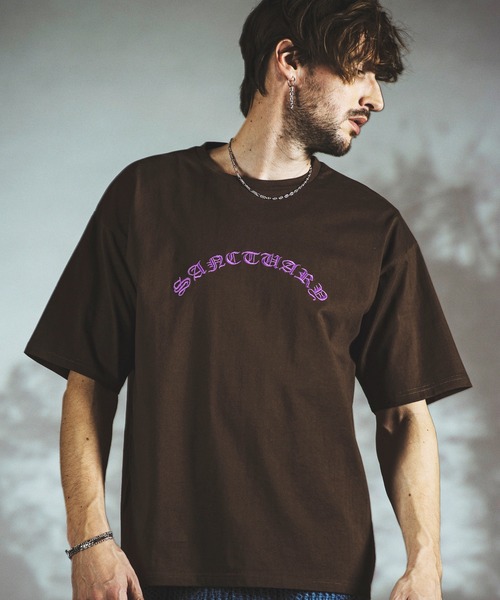 NO ID.(ノーアイディ)の「【NO ID.】Sanctuary Embroidery Big T-shirt / サンクチュアリ 刺繍 ビッグ Tシャツ(Tシャツ/カットソー・メンズ・ブラウン/ホワイト/ブラック・ONE SIZE)」の3枚目の写真