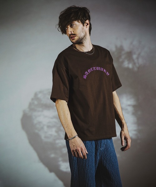 NO ID.(ノーアイディ)の「【NO ID.】Sanctuary Embroidery Big T-shirt / サンクチュアリ 刺繍 ビッグ Tシャツ(Tシャツ/カットソー・メンズ・ブラウン/ホワイト/ブラック・ONE SIZE)」の7枚目の写真