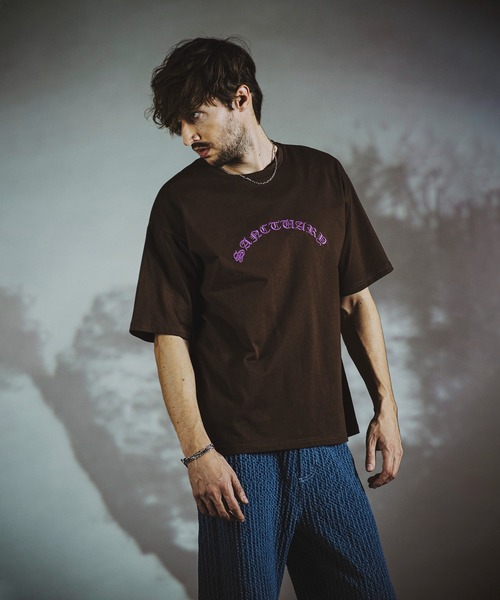 NO ID.(ノーアイディ)の「【NO ID.】Sanctuary Embroidery Big T-shirt / サンクチュアリ 刺繍 ビッグ Tシャツ(Tシャツ/カットソー・メンズ・ブラウン/ホワイト/ブラック・ONE SIZE)」の8枚目の写真