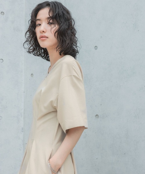 LEPSIM(レプシィム)の「【FOR I SERIES】フロントジップワンピース 126646(ワンピース・レディース・ブルーグリーン/ライトベージュ/ブラック・FREE)」の9枚目の写真