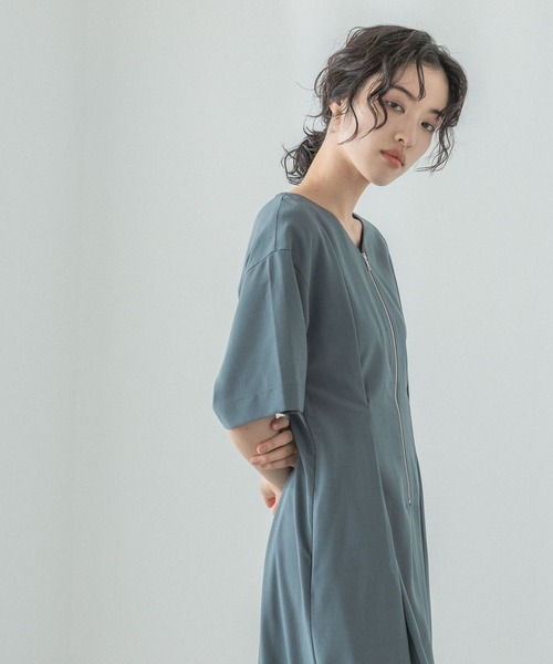 LEPSIM(レプシィム)の「【FOR I SERIES】フロントジップワンピース 126646(ワンピース・レディース・ブルーグリーン/ライトベージュ/ブラック・FREE)」の17枚目の写真