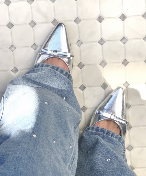 R&E（アールアンドイー）の「【REZOY】リボン×バックストラップポインテッドトゥフラットパンプス（パンプス・レディース・シルバー/アイボリー/ブラック/ピンク・22cm/22.5cm/23cm/23.5cm/24cm/24.5cm）」の6枚目の写真