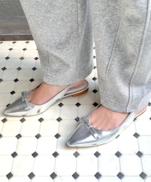 R&E（アールアンドイー）の「【REZOY】リボン×バックストラップポインテッドトゥフラットパンプス（パンプス・レディース・シルバー/アイボリー/ブラック/ピンク・22cm/22.5cm/23cm/23.5cm/24cm/24.5cm）」の19枚目の写真