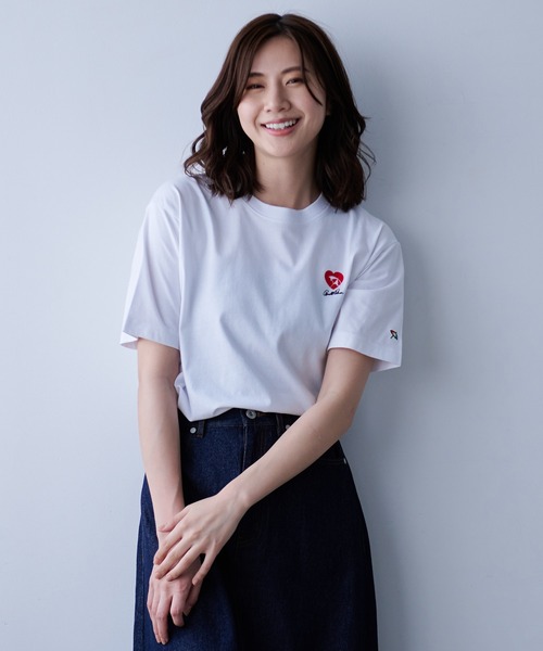 Arnold Palmer(アーノルドパーマー)の「ハートモチーフ シェア ロゴ Tシャツ(Tシャツ/カットソー・レディース・ホワイト/ブラック/グリーン・XS/LL/L/M/S)」の1枚目の写真