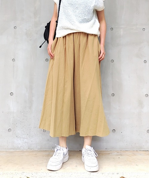 Q(キュー)の「フレアワイドパンツ(その他パンツ・レディース・ベージュ/マスタード/ブラック・MEDIUM)」の2枚目の写真