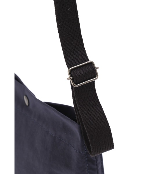 MHL.（エムエイチエル）の「WORN NYLON CANVAS（ショルダーバッグ・レディース・ネイビー/ベージュ・FREE）」の15枚目の写真