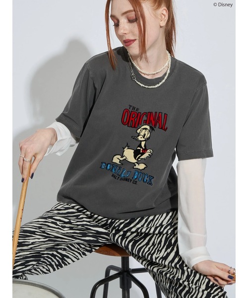 Disney(ディズニー)の「フロッキーPtフェード加工T/Donald(Tシャツ/カットソー・レディース・チャコールグレー・M/L)」の2枚目の写真