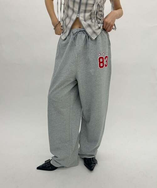 WHO'S WHO gallery（フーズフーギャラリー）の「ナンバリングスウェパン /セットアップ対応可（スウェットパンツ・レディース・ブラック/ライトグレー/ネイビー/グレー/カーキ・FREE）」の4枚目の写真