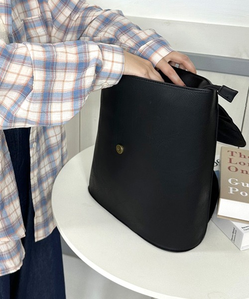 CRB(シーアールビー)の「2WAY合成皮革リュックサック(バックパック/リュック・レディース・ブラック/アイボリー/ブルー/ブラウン/ピンク/ライトグレー・F)」の9枚目の写真