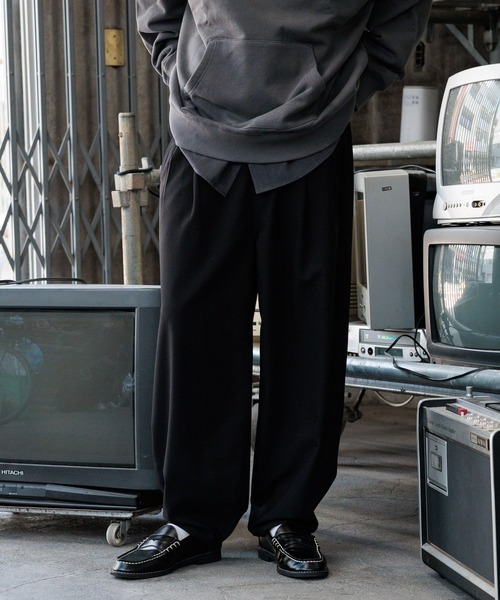niko and...（ニコアンド）の「TRツータックバルーンパンツ（スラックス・メンズ・ブラック/ベージュ/チャコール・LARGE/MEDIUM）」の2枚目の写真