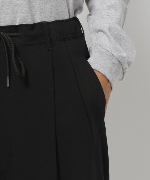 niko and...（ニコアンド）の「TRツータックバルーンパンツ（スラックス・メンズ・ブラック/ベージュ/チャコール・LARGE/MEDIUM）」の6枚目の写真