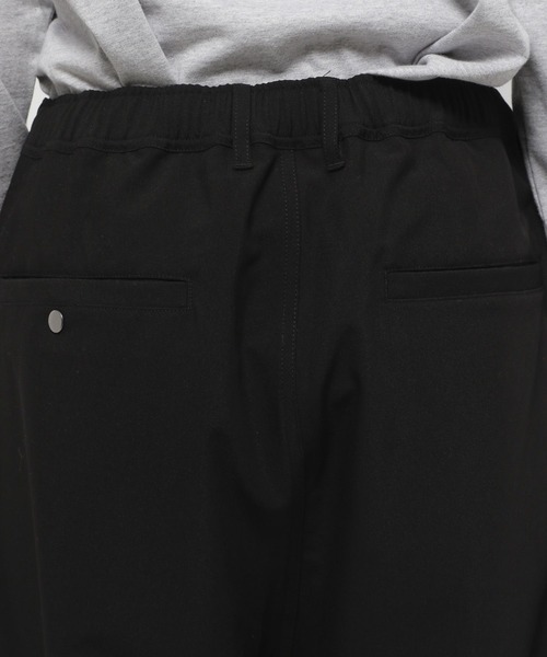 niko and...（ニコアンド）の「TRツータックバルーンパンツ（スラックス・メンズ・ブラック/ベージュ/チャコール・LARGE/MEDIUM）」の10枚目の写真