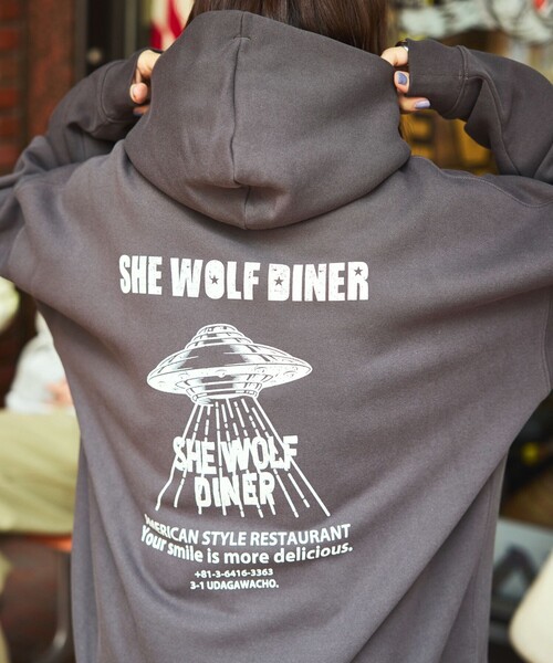 限定展開 SHE WOLF DINER×FREAK\'S STORE/シーウルフダイナー 別注 ビッグシルエット バックプリント POパーカー/フーディー/UFO（パーカー）｜FREAK\'S STORE（フリークスストア）