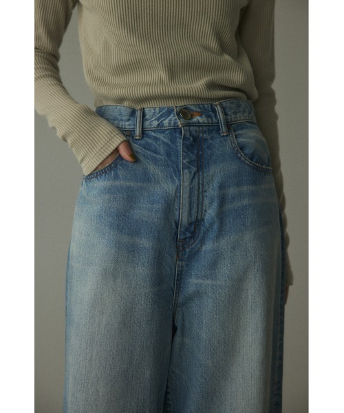 BLACK BY MOUSSY(ブラックバイマウジー)の「loose straight crash denim(ルーズストレートクラッシュデニム)(デニムパンツ・レディース・ライトブルー・26inch/23inch/24inch/25inch)」の6枚目の写真
