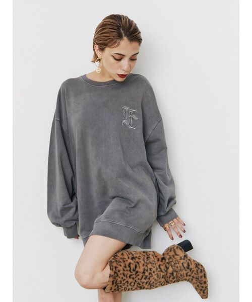 EVRIS（エヴリス）の「Eロゴピグメントオーバーサイズスウェット（スウェット・レディース・レッド/ネイビー/グレー・FREE）」の4枚目の写真