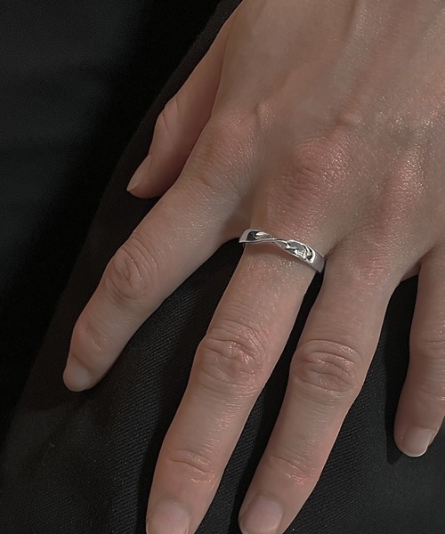 SBG(エスビー)の「SBG シルバー925フリーサイズバリエーションデザインリング(リング・メンズ・B/A/D/C/その他3/その他5/その他11/E/S/T/V/W/その他8/その他10/H/J/O/Q/X/Z/その他6/L/その他4/その他7/その他9/その他12/P/R/Y/F/G/I/その他14/その他15/その他16/その他17/その他18/K/M/N/その他1/その他2/U/その他13/その他19/その他25/その他26/その他27/その他20/その他21/その他23/その他22/その他24/その他30/その他28/その他29・FREE)」の8枚目の写真