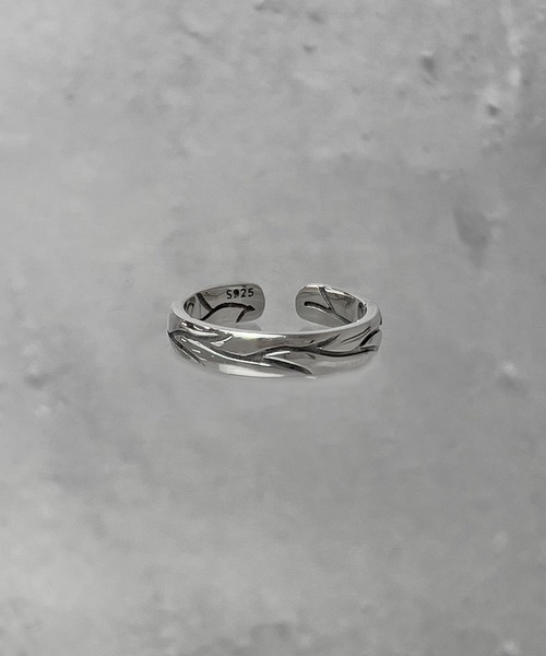 SBG(エスビー)の「SBG シルバー925フリーサイズバリエーションデザインリング(リング・メンズ・B/A/D/C/その他3/その他5/その他11/E/S/T/V/W/その他8/その他10/H/J/O/Q/X/Z/その他6/L/その他4/その他7/その他9/その他12/P/R/Y/F/G/I/その他14/その他15/その他16/その他17/その他18/K/M/N/その他1/その他2/U/その他13/その他19/その他25/その他26/その他27/その他20/その他21/その他23/その他22/その他24/その他30/その他28/その他29・FREE)」の10枚目の写真