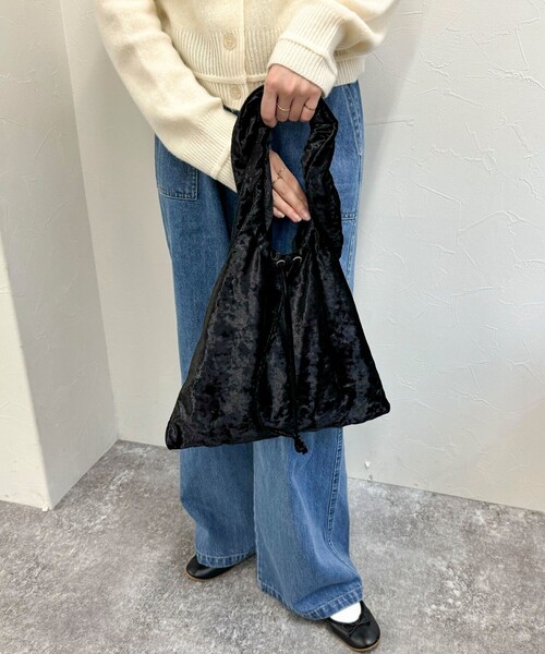 fredy emue(フレディエミュ)の「ベロアギャザーくり手ハンドルバッグ(ハンドバッグ・レディース・ライトブルー/ブラック/シルバー・FREE)」の8枚目の写真