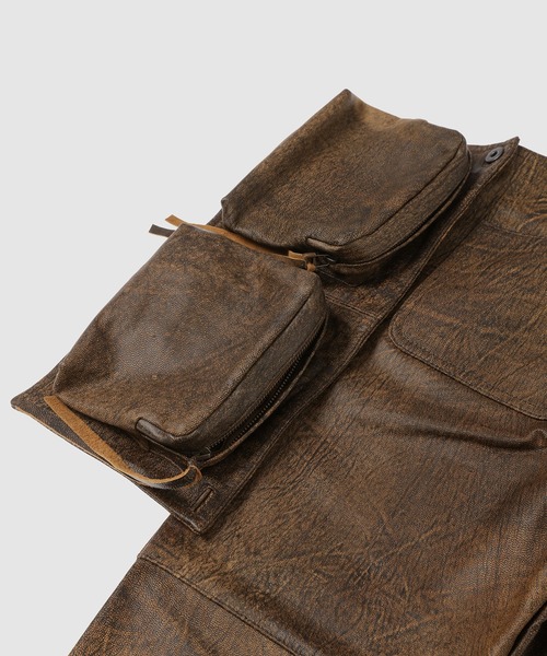 WhoWhat(フーワット)の「LETHER DETACHABLE POUCH PANTS(その他パンツ・メンズ・ブラウン・M)」の7枚目の写真
