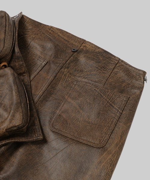 WhoWhat(フーワット)の「LETHER DETACHABLE POUCH PANTS(その他パンツ・メンズ・ブラウン・M)」の6枚目の写真