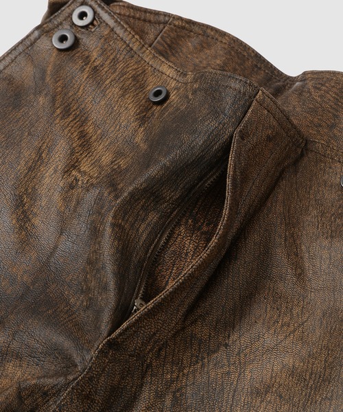WhoWhat(フーワット)の「LETHER DETACHABLE POUCH PANTS(その他パンツ・メンズ・ブラウン・M)」の3枚目の写真