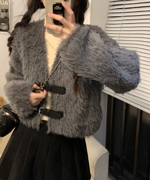 AsRiRe(アスリレイ)の「vネック ショート丈シャギーニットジャケット(ノーカラージャケット・レディース・ブルー/ダークグレー/パープル/ホワイト/ブラウン・M)」の13枚目の写真