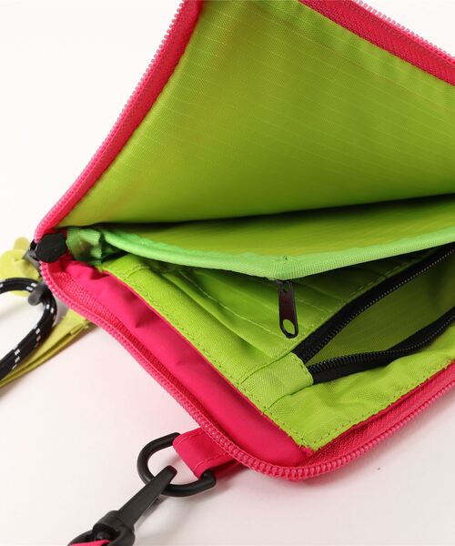 チチカカ(チチカカ)の「グラフィカルスマホショルダーポーチ(ショルダーバッグ・レディース・ベージュ/ピンク/ブラック・FREE)」の8枚目の写真