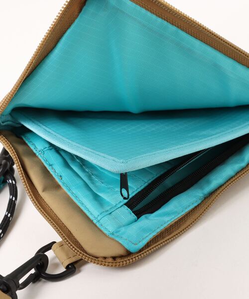 チチカカ(チチカカ)の「グラフィカルスマホショルダーポーチ(ショルダーバッグ・レディース・ベージュ/ピンク/ブラック・FREE)」の9枚目の写真