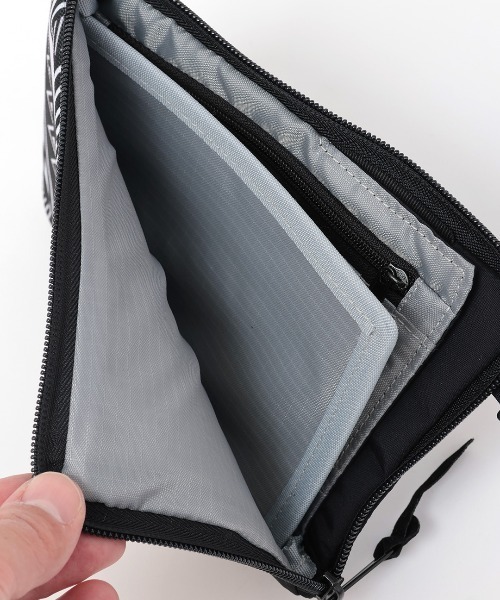 チチカカ(チチカカ)の「グラフィカルスマホショルダーポーチ(ショルダーバッグ・レディース・ベージュ/ピンク/ブラック・FREE)」の22枚目の写真