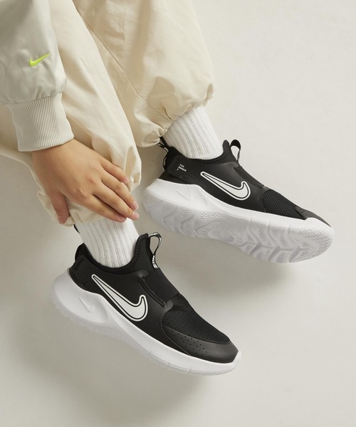 NIKE（ナイキ）の「ナイキ フレックス ランナー 3 ジュニア ロード ランニングシューズ / Nike Flex Runner 3 Big Kids' Road Running Shoes FN1294-005 Black（スニーカー・キッズ・ブラック・23/24/25/22/20/21/22.5/24.5/23.5/20.5/21.5）」の2枚目の写真