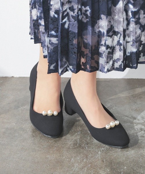 GLACIER lusso（グラシアルッソ）の「パール付パンプス（パンプス・レディース・グレイッシュベージュ/ブラック・23.0/23.5/24.0/24.5/22.5）」の3枚目の写真