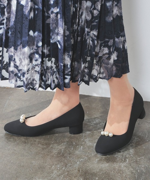 GLACIER lusso（グラシアルッソ）の「パール付パンプス（パンプス・レディース・グレイッシュベージュ/ブラック・23.0/23.5/24.0/24.5/22.5）」の4枚目の写真