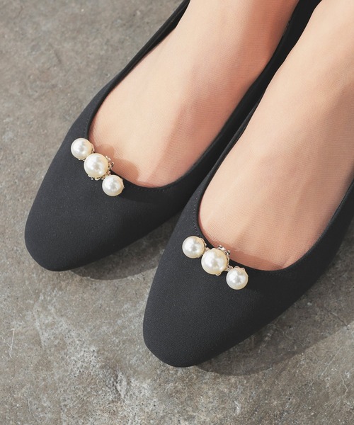 GLACIER lusso（グラシアルッソ）の「パール付パンプス（パンプス・レディース・グレイッシュベージュ/ブラック・23.0/23.5/24.0/24.5/22.5）」の6枚目の写真