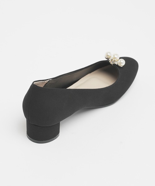 GLACIER lusso（グラシアルッソ）の「パール付パンプス（パンプス・レディース・グレイッシュベージュ/ブラック・23.0/23.5/24.0/24.5/22.5）」の13枚目の写真