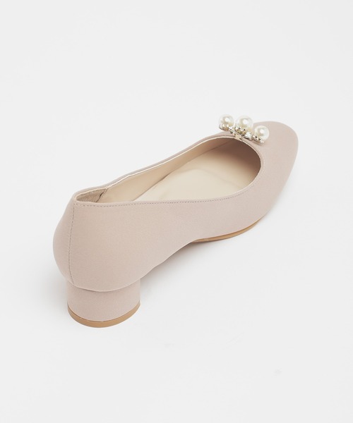 GLACIER lusso（グラシアルッソ）の「パール付パンプス（パンプス・レディース・グレイッシュベージュ/ブラック・23.0/23.5/24.0/24.5/22.5）」の16枚目の写真