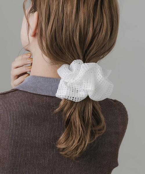 SMELLY（スメリー）の「メッシュボリュームシュシュ（ヘアゴム・レディース・ホワイト・-）」の2枚目の写真