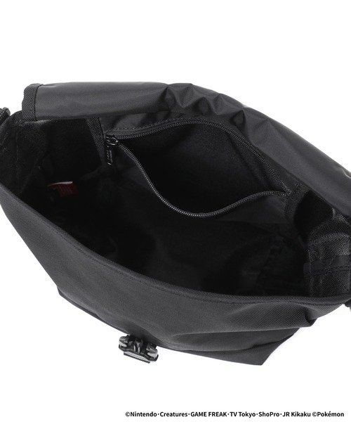 Manhattan Portage（マンハッタンポーテージ）の「Nylon Messenger Bag JR Flap Zipper Pocket Pokemon Paldea（メッセンジャーバッグ・メンズ・ブラック・SMALL）」の3枚目の写真