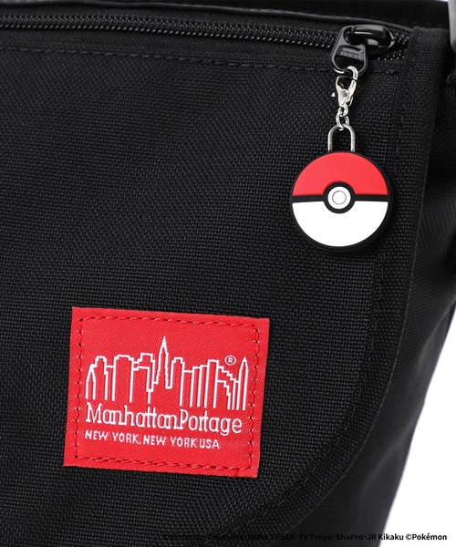 Manhattan Portage（マンハッタンポーテージ）の「Nylon Messenger Bag JR Flap Zipper Pocket Pokemon Paldea（メッセンジャーバッグ・メンズ・ブラック・SMALL）」の2枚目の写真