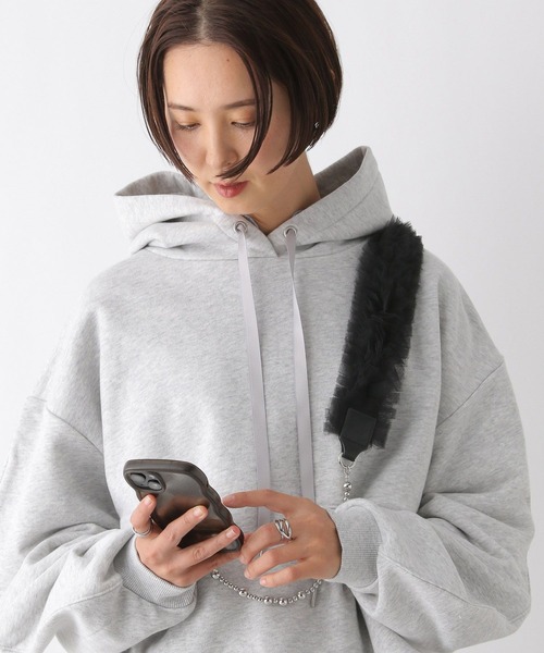 LEPSIM(レプシィム)の「チュール*メタルスマホストラップ 283777(スマホグッズ・レディース・グレー/ブラック・ONE SIZE)」の4枚目の写真