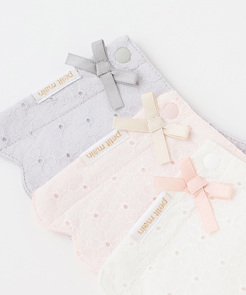 petit main（プティマイン）の「【防水】スカラップスタイ（スタイ/よだれかけ・キッズ・ブルーグレー/アイボリー/ライトピンク・F）」の8枚目の写真