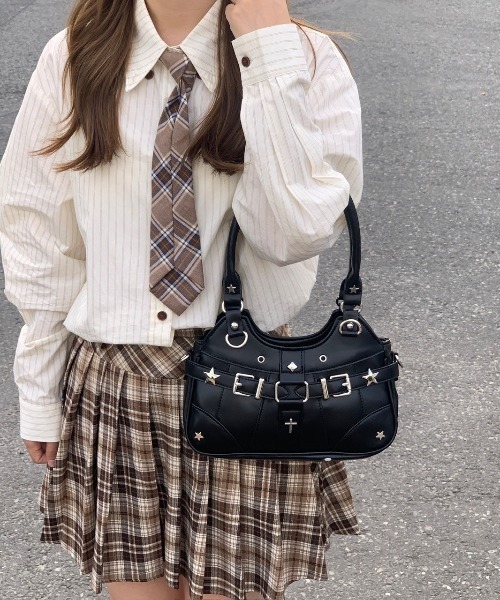 VIBGYOR（ヴィブジョー）の「【LAMPOON】2WAY痛バッグ（ショルダーバッグ・レディース・ブラック/シルバー・FREE）」の2枚目の写真